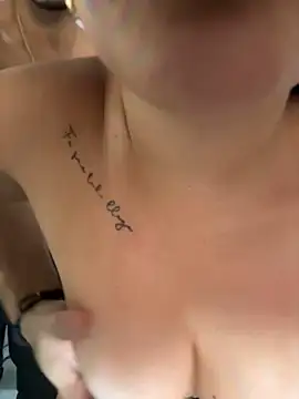 Snapshot of Sara_fun chatting on 02/27/25, 12:02 Sara fun online show from 02/27/25, 12:02