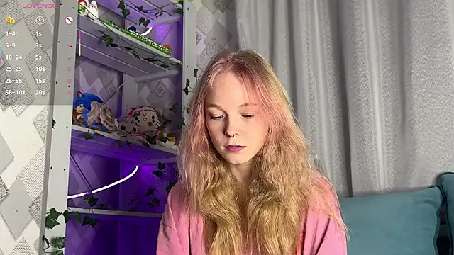 EmeliaZxc online show from 04/23/26, 08:00