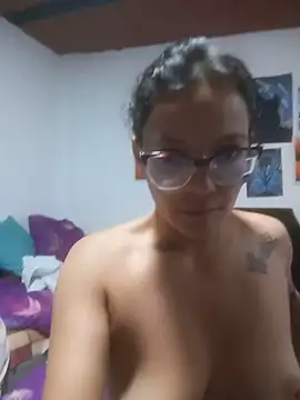 Snapshot of LunaArias chatting on 06/21/26, 04:42 LunaArias online show from 06/21/26, 04:42