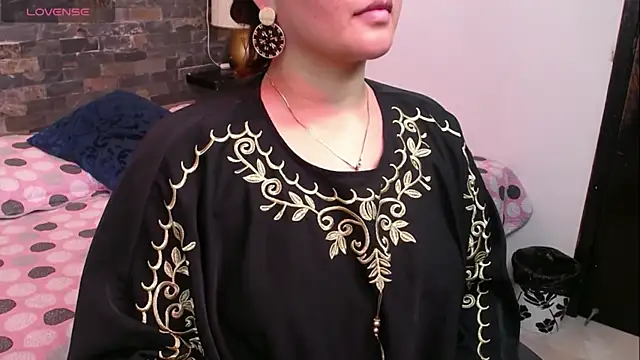 jhanvi umarani online show from 04/18/26, 07:07