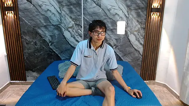 NoahWalker   online show from 04/19/26, 11:09