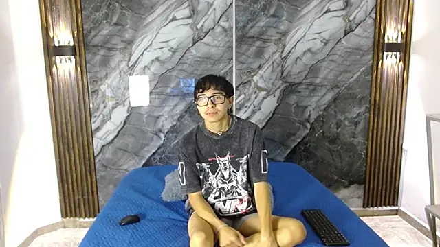 NoahWalker   online show from 04/21/26, 11:05