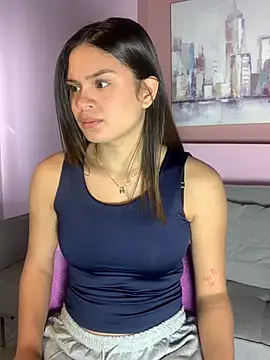 AuroraMoore Pink online show from 04/22/26, 11:45