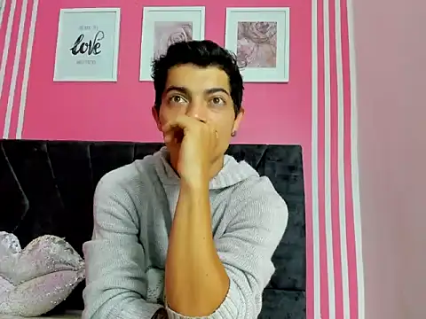 taylor Stele online show from 04/17/26, 01:36