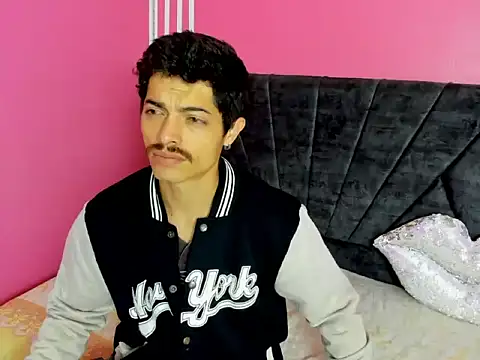 taylor Stele online show from 04/21/26, 01:39