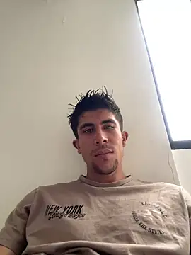 Luis-avatar online show from 04/24/26, 06:43