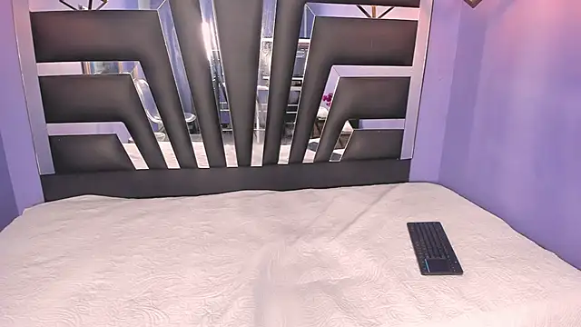 VeluniLiore online show from 04/23/26, 05:41