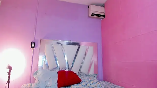 Snapshot of kiara_sexyhot chatting on 05/31/26, 09:49 kiara sexyhot online show from 05/31/26, 09:49