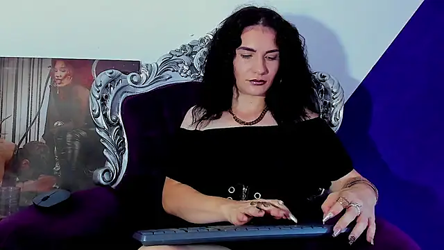 Snapshot of MistressKasandra chatting on 07/05/26, 04:07 MistressKasandra online show from 07/05/26, 04:07