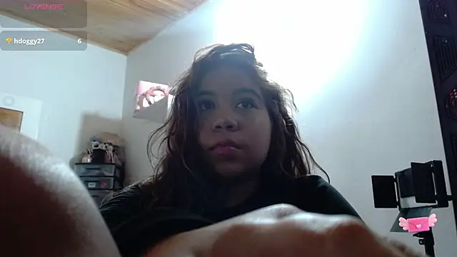 Snapshot of M1la_18 chatting on 05/19/26, 03:57 M1la 18 online show from 05/19/26, 03:57