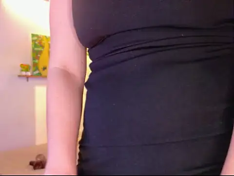 ShantallPariss online show from 04/17/26, 06:55