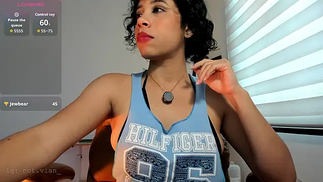 Laena Castillo online show from 04/18/26, 07:07