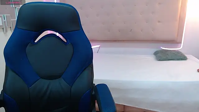 zoe lov1 online show from 04/21/26, 02:51