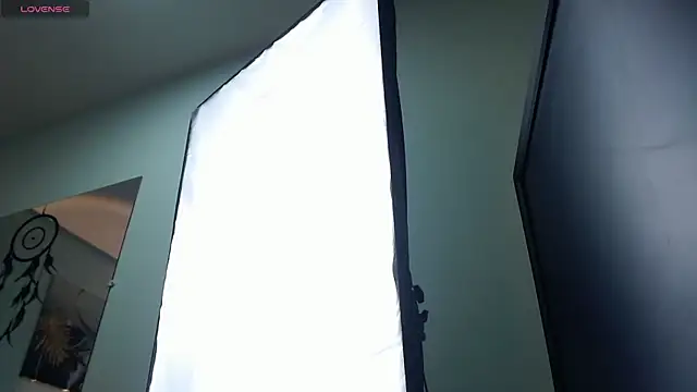 zoe lov1 online show from 04/24/26, 12:57