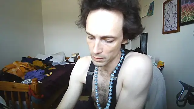 Snapshot of JohnnyMoves chatting on 05/17/26, 07:32 JohnnyMoves online show from 05/17/26, 07:32