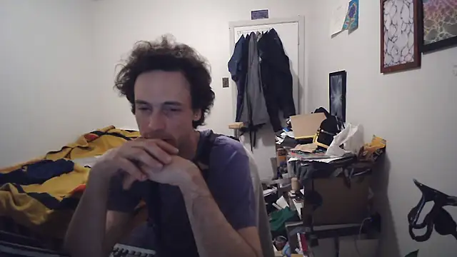 Snapshot of JohnnyMoves chatting on 05/19/26, 04:08 JohnnyMoves online show from 05/19/26, 04:08