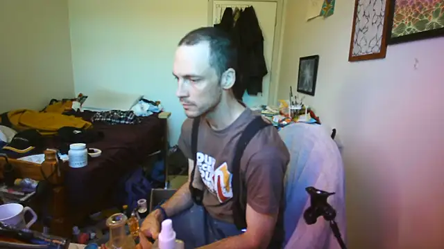 Snapshot of JohnnyMoves chatting on 06/21/26, 07:16 JohnnyMoves online show from 06/21/26, 07:16