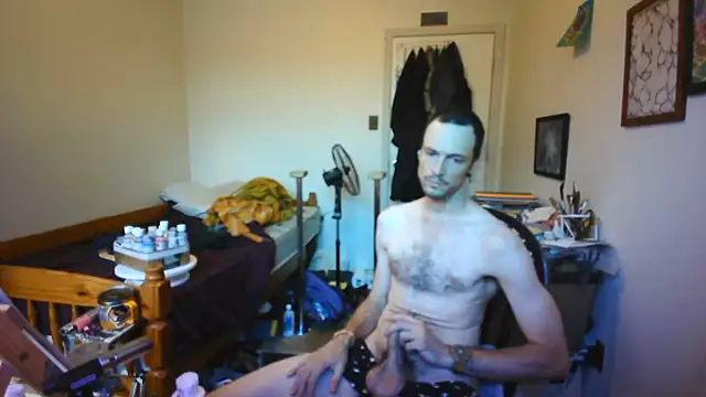 Snapshot of JohnnyMoves chatting on 07/21/26, 10:23 JohnnyMoves online show from 07/21/26, 10:23