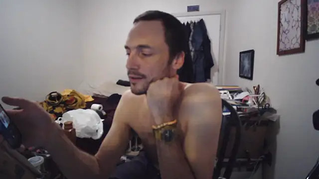 Snapshot of JohnnyMoves chatting on 07/23/26, 05:16 JohnnyMoves online show from 07/23/26, 05:16