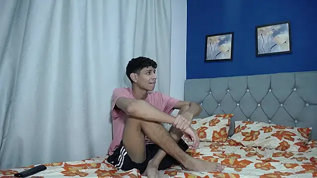 Snapshot of Thiago_And_Gael chatting on 06/07/26, 02:16 Thiago And Gael online show from 06/07/26, 02:16