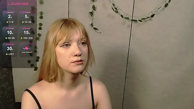 Snapshot of Lina_Wi chatting on 04/30/26, 08:15 Lina Wi online show from 04/30/26, 08:15