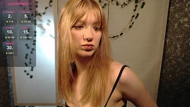 Snapshot of Lina_Wi chatting on 04/30/26, 08:57 Lina Wi online show from 04/30/26, 08:57