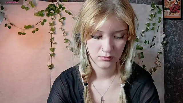 Snapshot of Lina_Wi chatting on 07/02/26, 08:04 Lina Wi online show from 07/02/26, 08:04