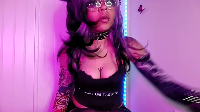 Snapshot of nerdyhotgoth chatting on 06/18/26, 02:54 nerdyhotgoth online show from 06/18/26, 02:54