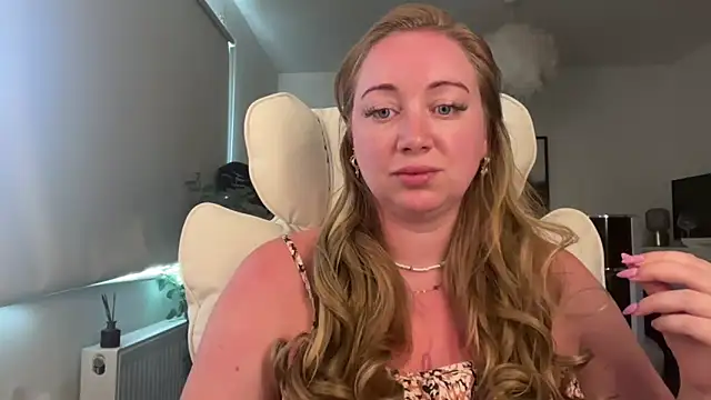 Snapshot of arielsweetieee chatting on 05/26/26, 07:59 arielsweetieee online show from 05/26/26, 07:59