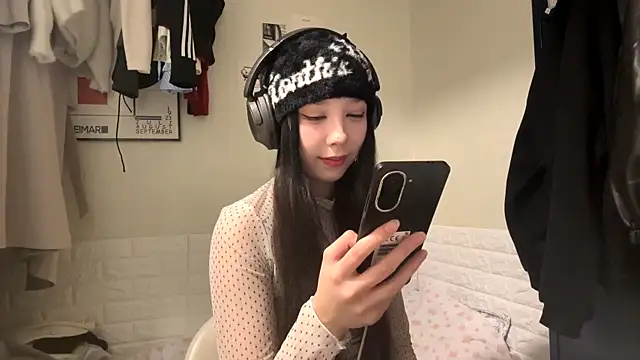 LeonoreCriger online show from 04/19/26, 01:43