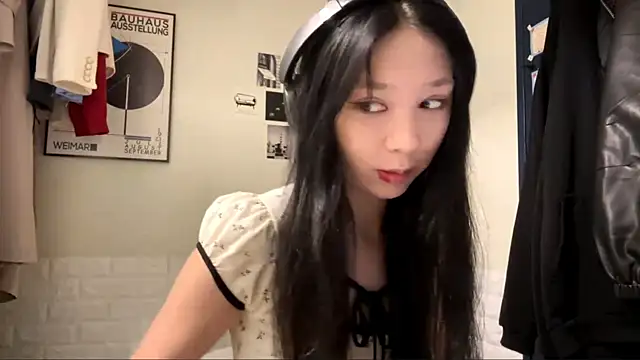 LeonoreCriger online show from 04/20/26, 10:40