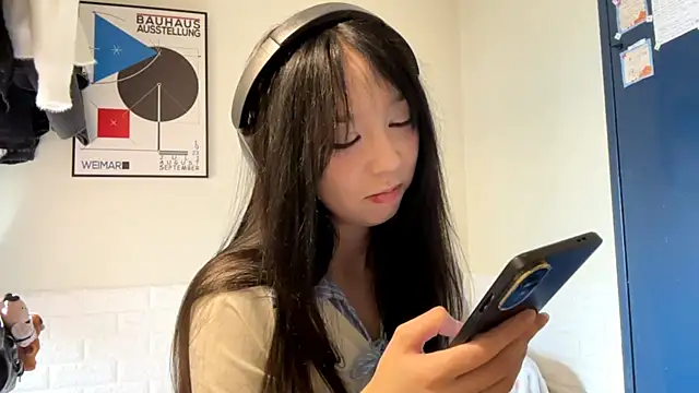 LeonoreCriger online show from 04/23/26, 10:34