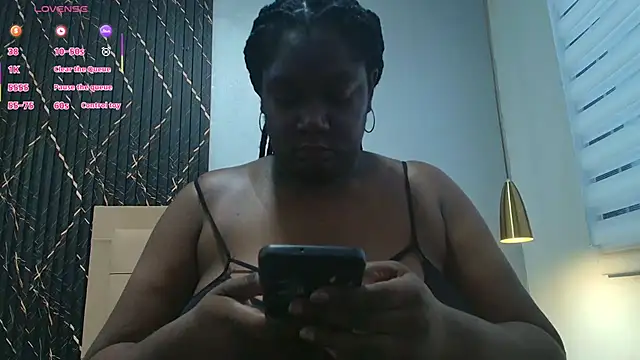 Snapshot of Canela__hot chatting on 05/30/26, 11:18 Canela hot online show from 05/30/26, 11:18