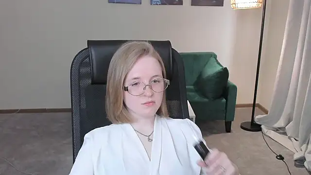 CaylaFahrni online show from 04/17/26, 07:44