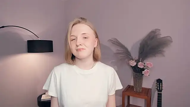 CaylaFahrni online show from 04/23/26, 02:08