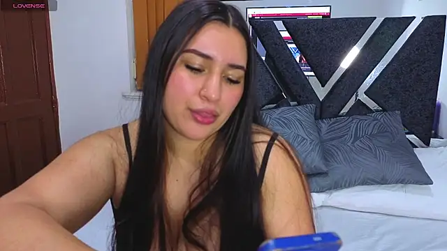 Snapshot of sofiagregorie chatting on 05/13/26, 11:51 sofiagregorie online show from 05/13/26, 11:51