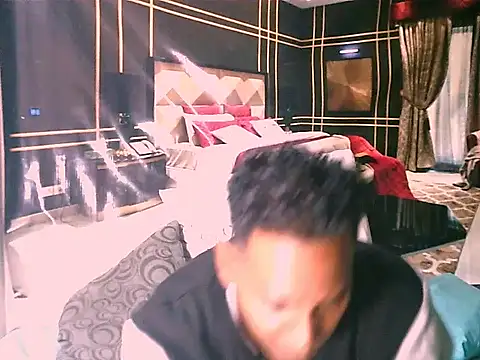 IndianHunk01 online show from 04/18/26, 06:23