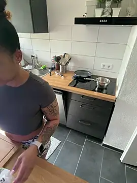 SweetPetiteNoir online show from 04/19/26, 09:08