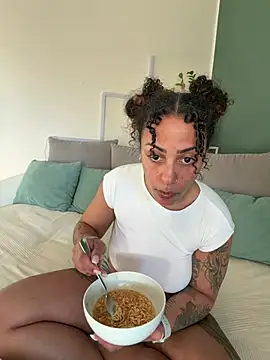 SweetPetiteNoir online show from 04/21/26, 05:17