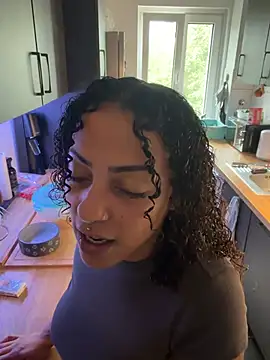 SweetPetiteNoir online show from 06/09/26, 06:03