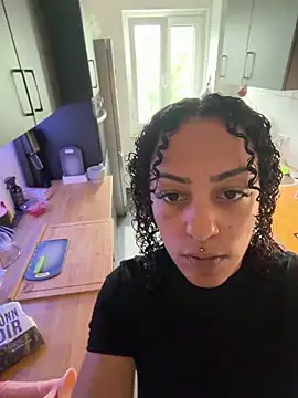SweetPetiteNoir online show from 06/10/26, 06:01
