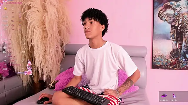 NoahBull19 online show from 04/21/26, 09:28