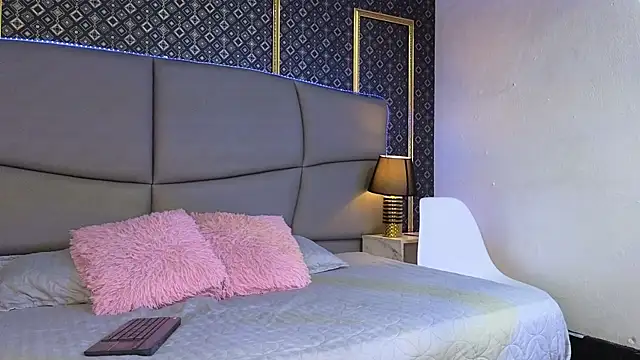 AkiraPrinces online show from 04/22/26, 07:04