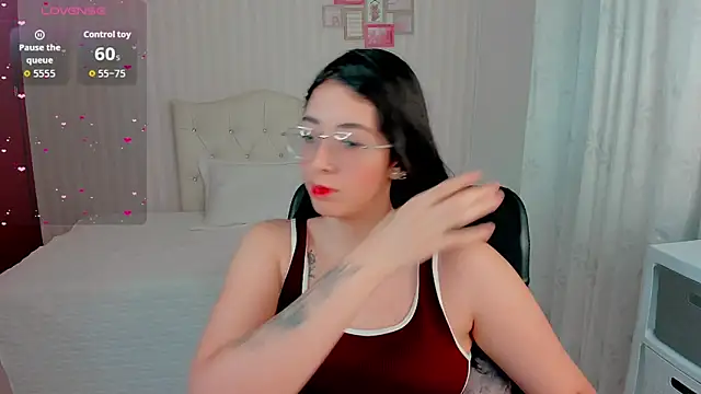 hottie emma james online show from 04/21/26, 12:01