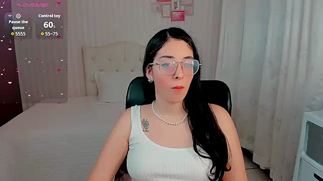 hottie emma james online show from 04/22/26, 12:13