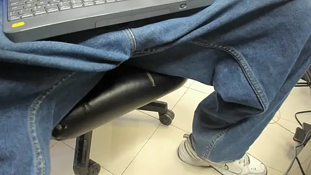 OliverThompsonJS online show from 04/22/26, 03:20