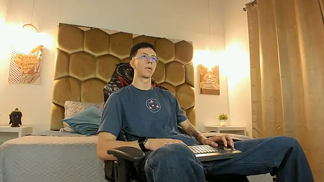 Snapshot of OliverThompsonJS chatting on 07/01/26, 05:53 OliverThompsonJS online show from 07/01/26, 05:53
