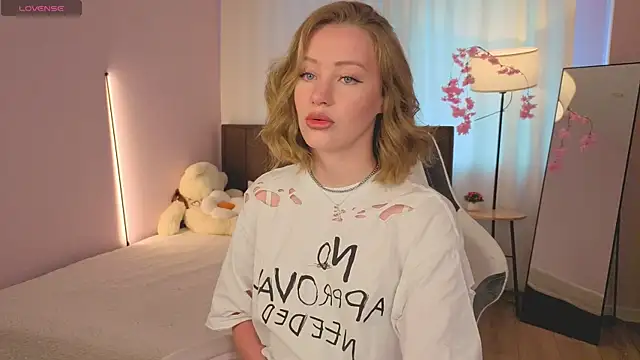 EvaHamilton online show from 07/10/26, 11:51