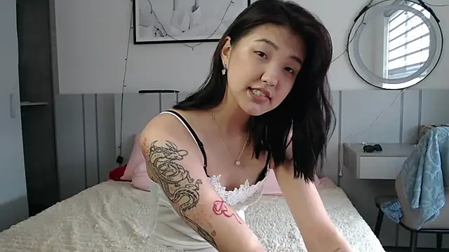 Maiaxoxo online show from 04/24/26, 12:24