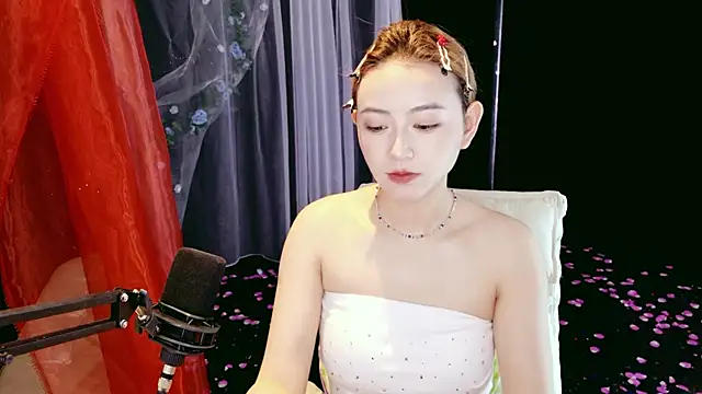 Unique Mia online show from 04/25/26, 04:15